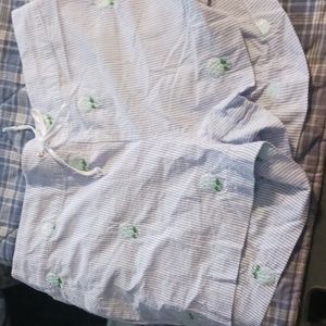 Adorable shorts with embroidered hydrangeas